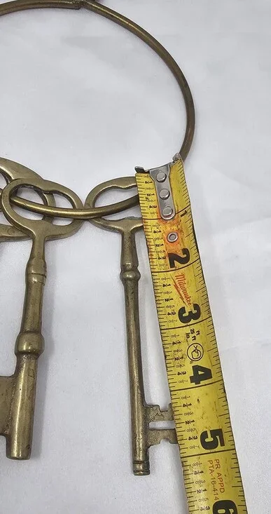 Vtg 5 Large Brass Skeleton Keys Ring Prop Jail Prison Gate Decorative Victorian - Picture 10 of 11